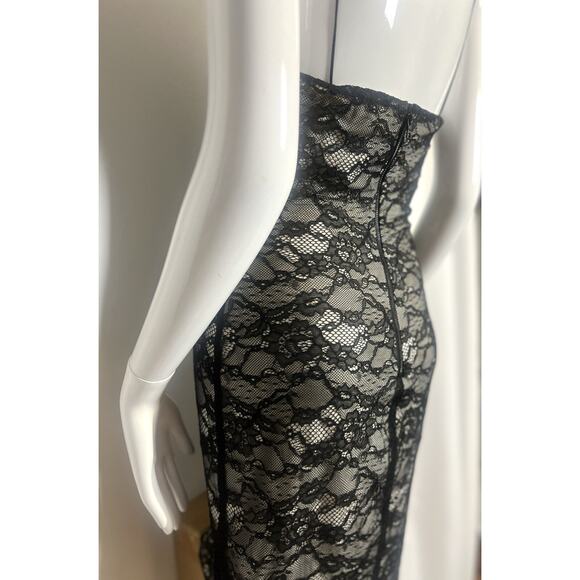 alice + Olivia Lace Slip Dress In Black. Size 8
Waist 27” to 28” - Picture 7 of 14